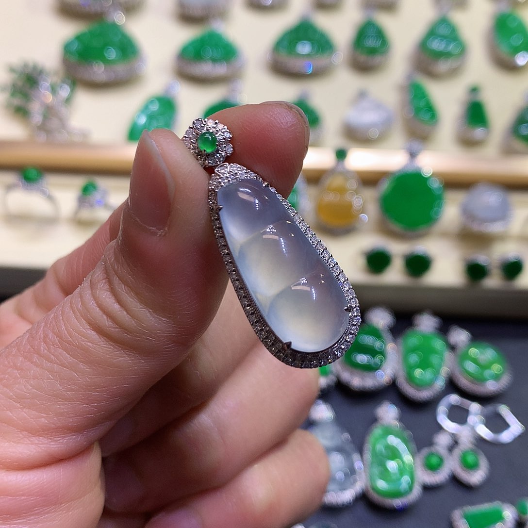 翡翠吊坠(不含链)18K金镶嵌