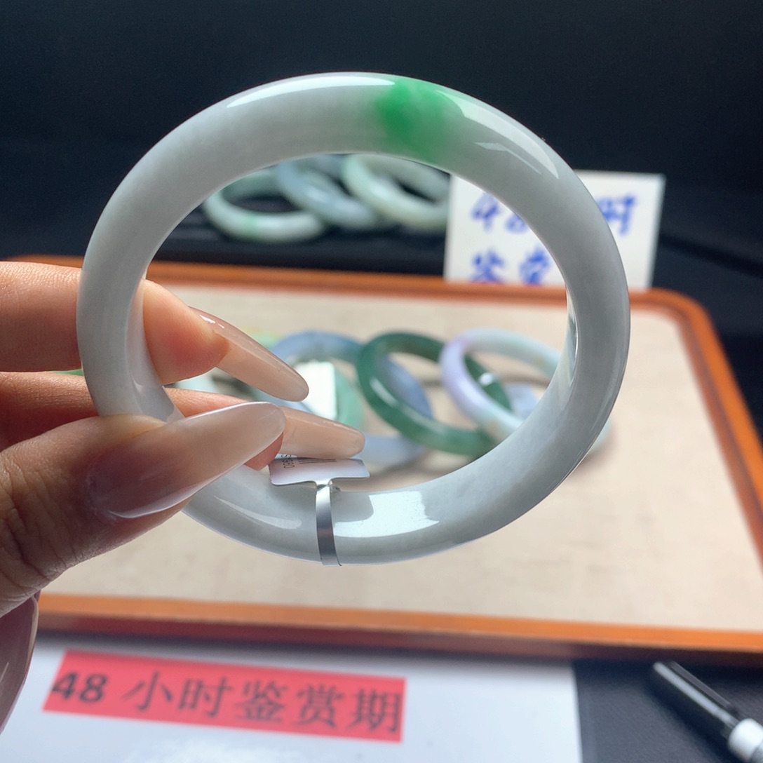 未镶嵌手镯（圆镯）翡翠