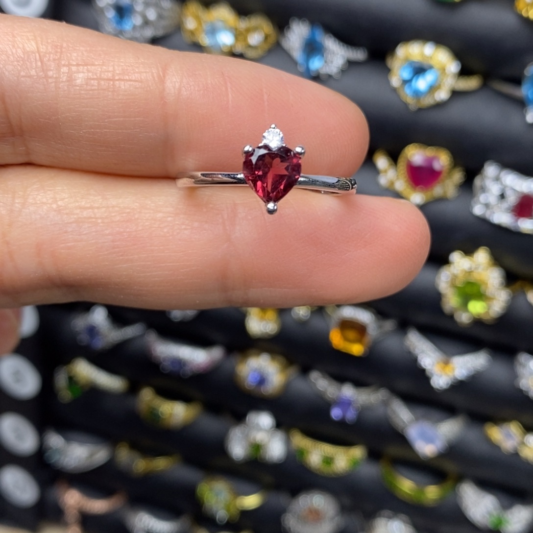 银S925镶嵌戒指石榴石（紫牙乌）