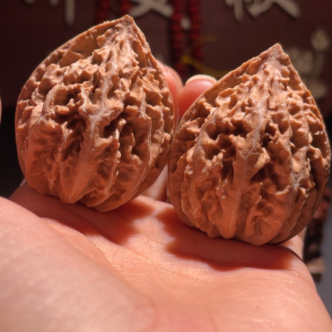 文玩核桃吊坠赤火龙28