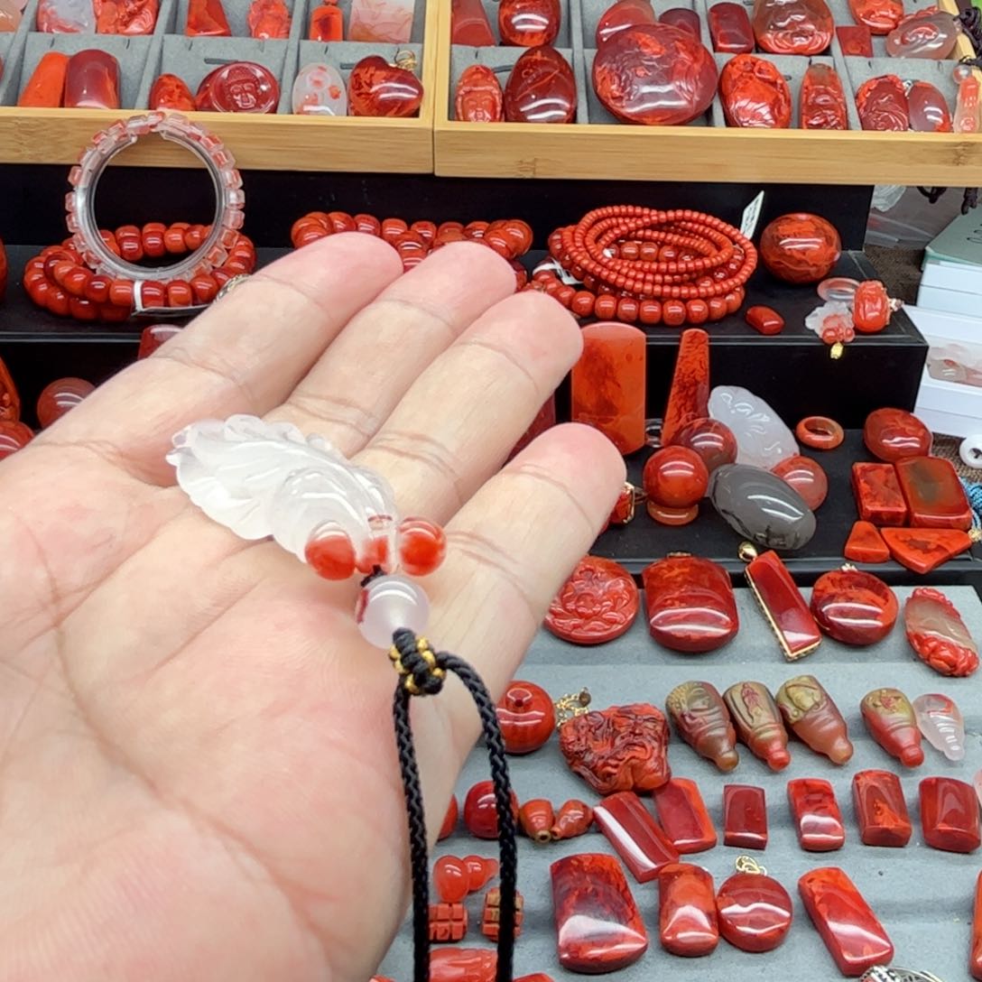 南红玛瑙配饰未镶嵌