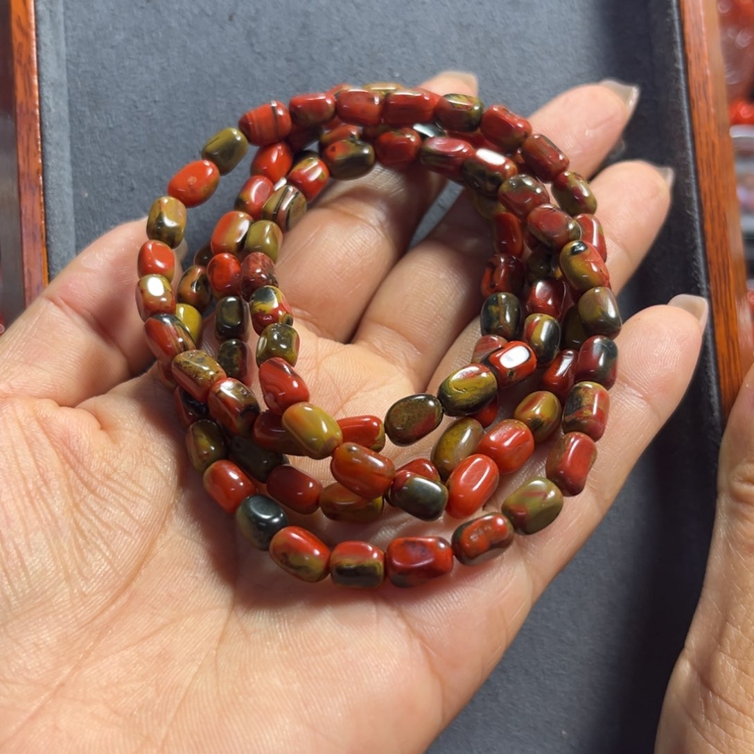 南红玛瑙多圈未镶嵌鲜****郎