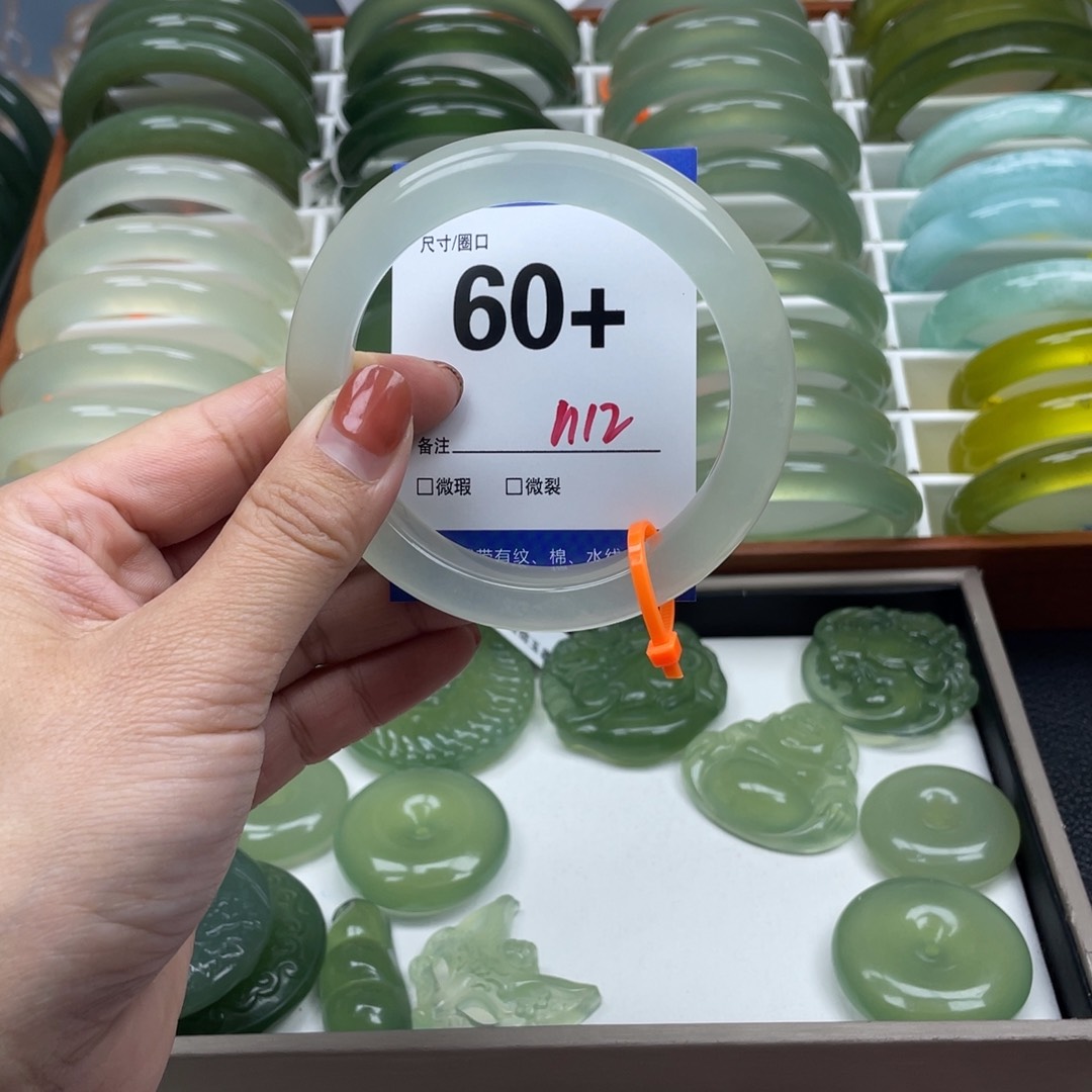 未镶嵌蛇纹石玉手镯百*