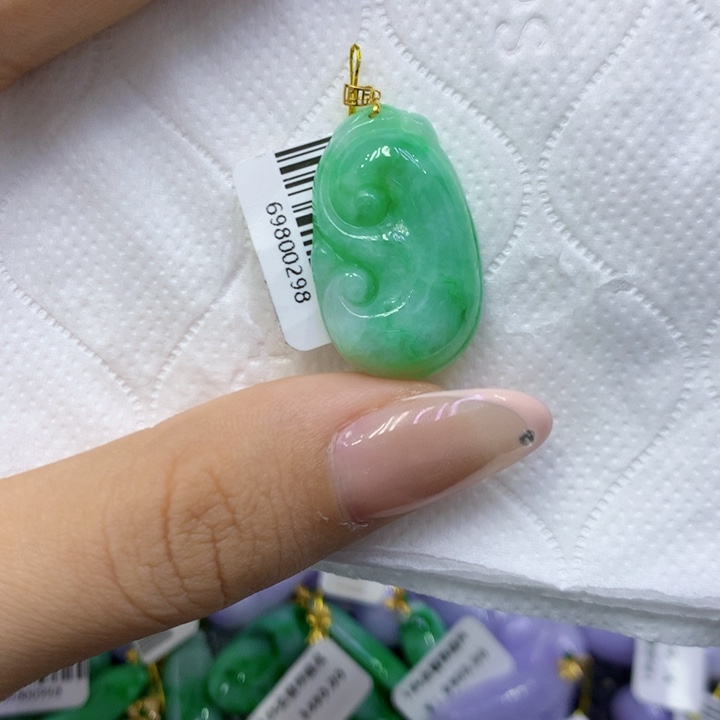 颈饰18K金镶嵌翡翠