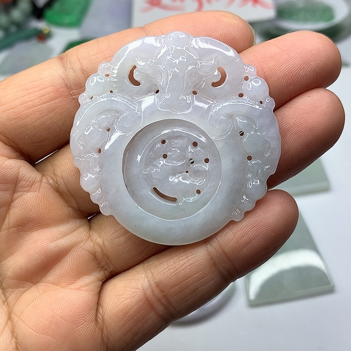 翡翠吊坠(赠链)未镶嵌奋***人