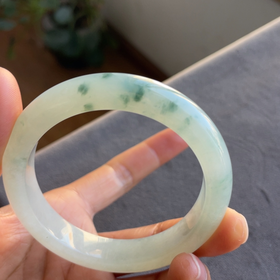 翡翠未镶嵌手镯飘花