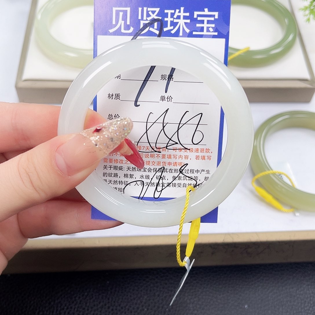 和田玉手镯未镶嵌