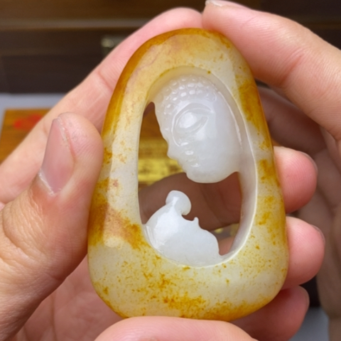 独***方和田玉未镶嵌颈饰