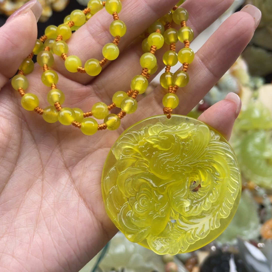 蛇纹石玉未镶嵌颈饰