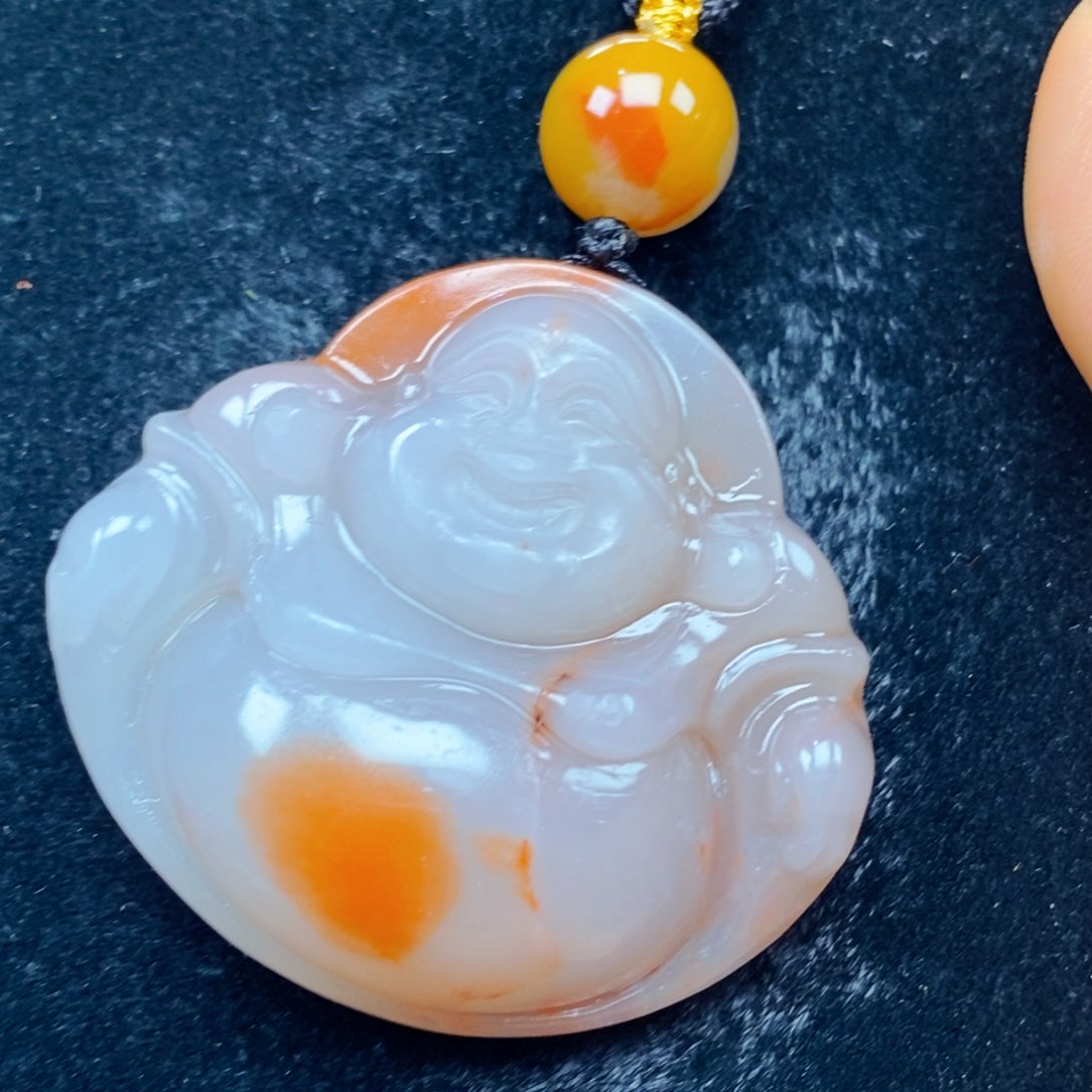 未镶嵌石英质玉（黄龙玉）颈饰