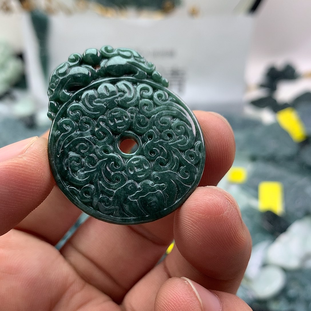 翡翠未镶嵌颈饰扣子