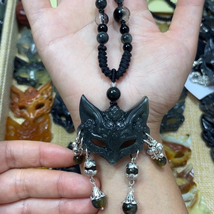 合金蛇纹石玉颈饰