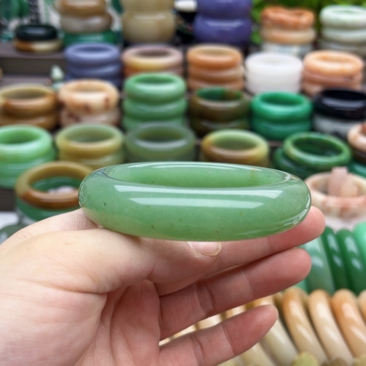 未镶嵌手镯石英质玉