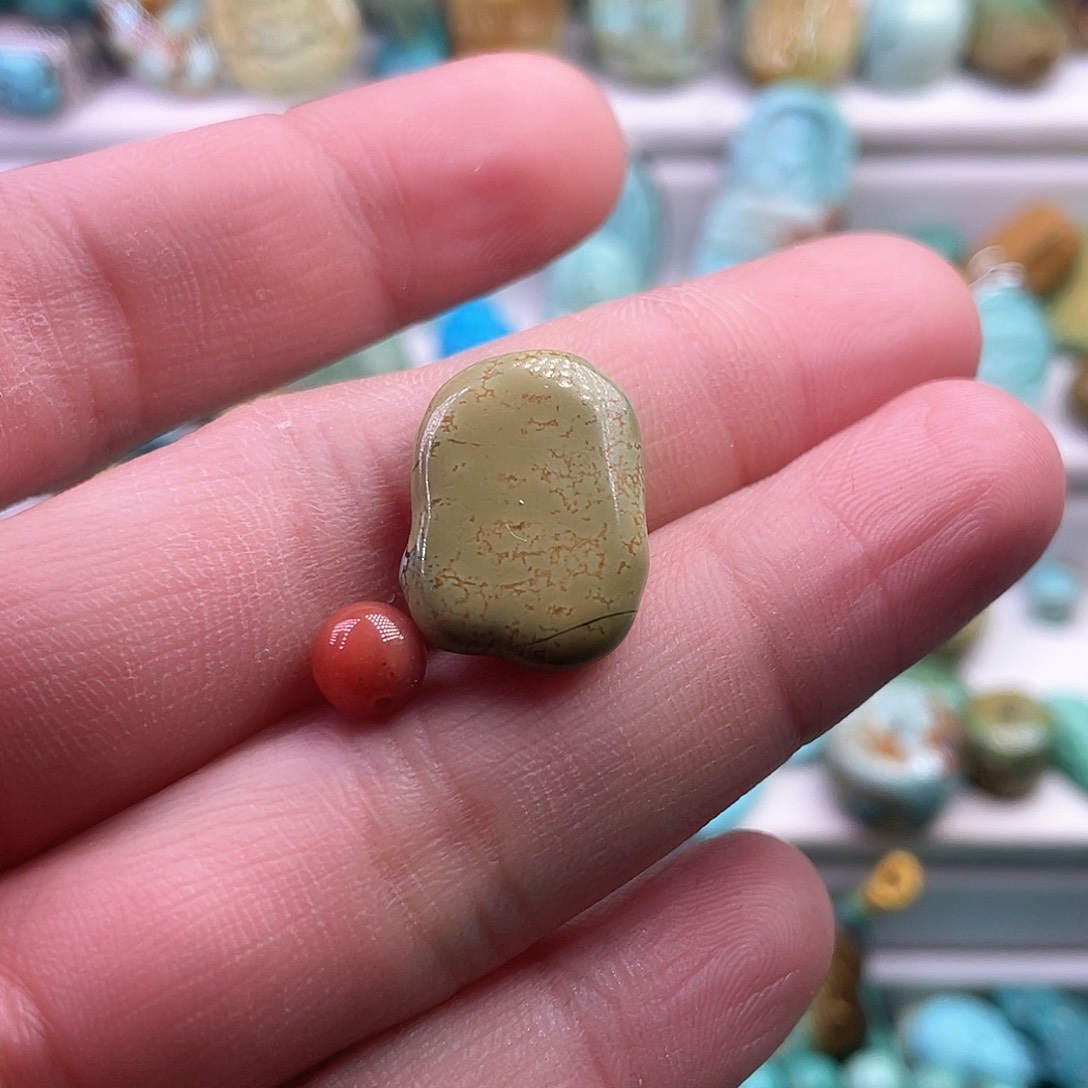 南红玛瑙颈饰未镶嵌