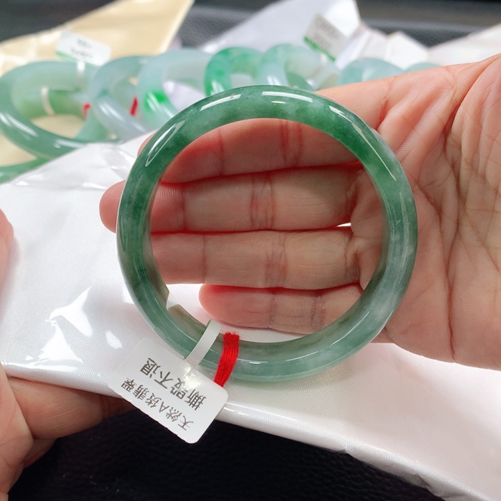 翡翠手镯未镶嵌555565656