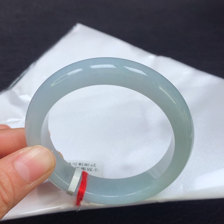 翡翠手镯未镶嵌55圈