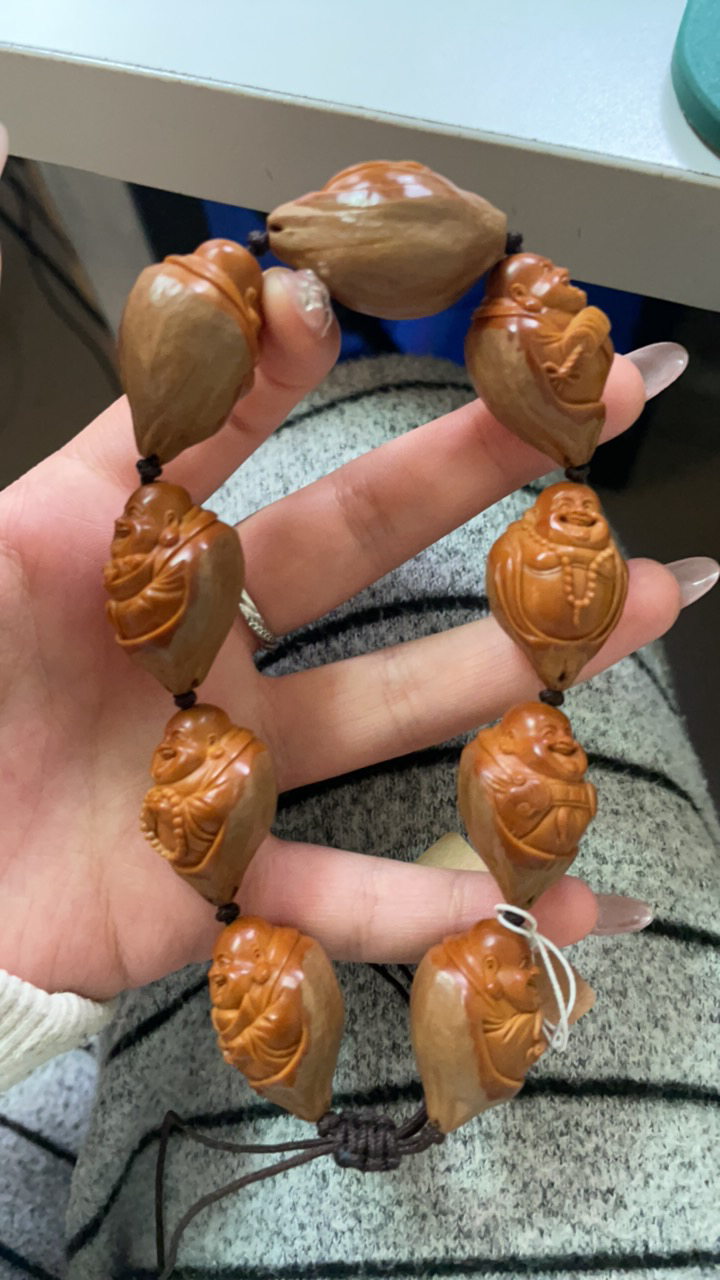 橄榄核雕刻文玩作品