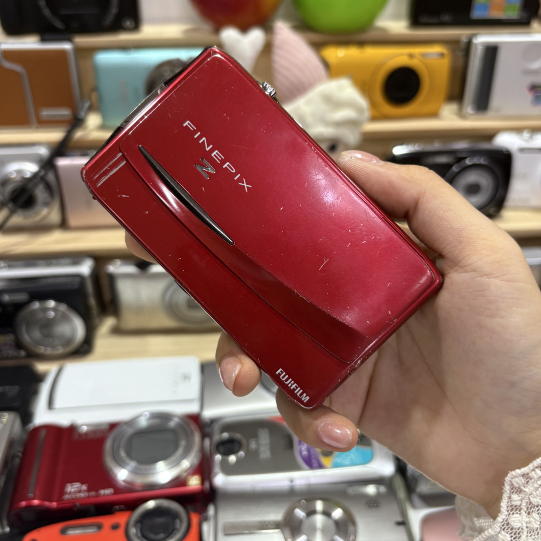 9新 Fujifilm/富士 富士z950红色触摸屏1600万像素，5倍光学