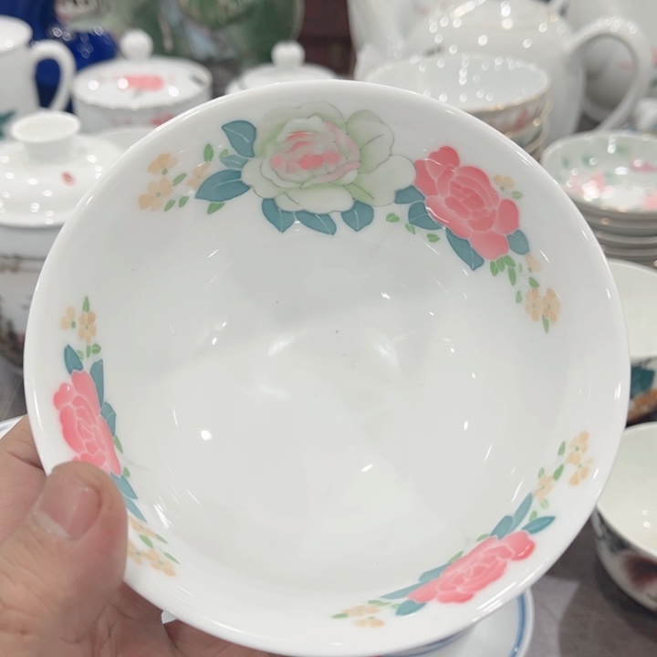 壶釉下五彩的瓷器在瓷器