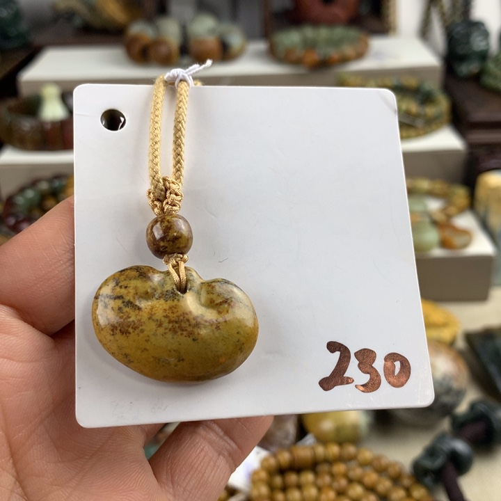 岫岩河磨玉（透闪石质玉）未镶嵌珠宝奇石