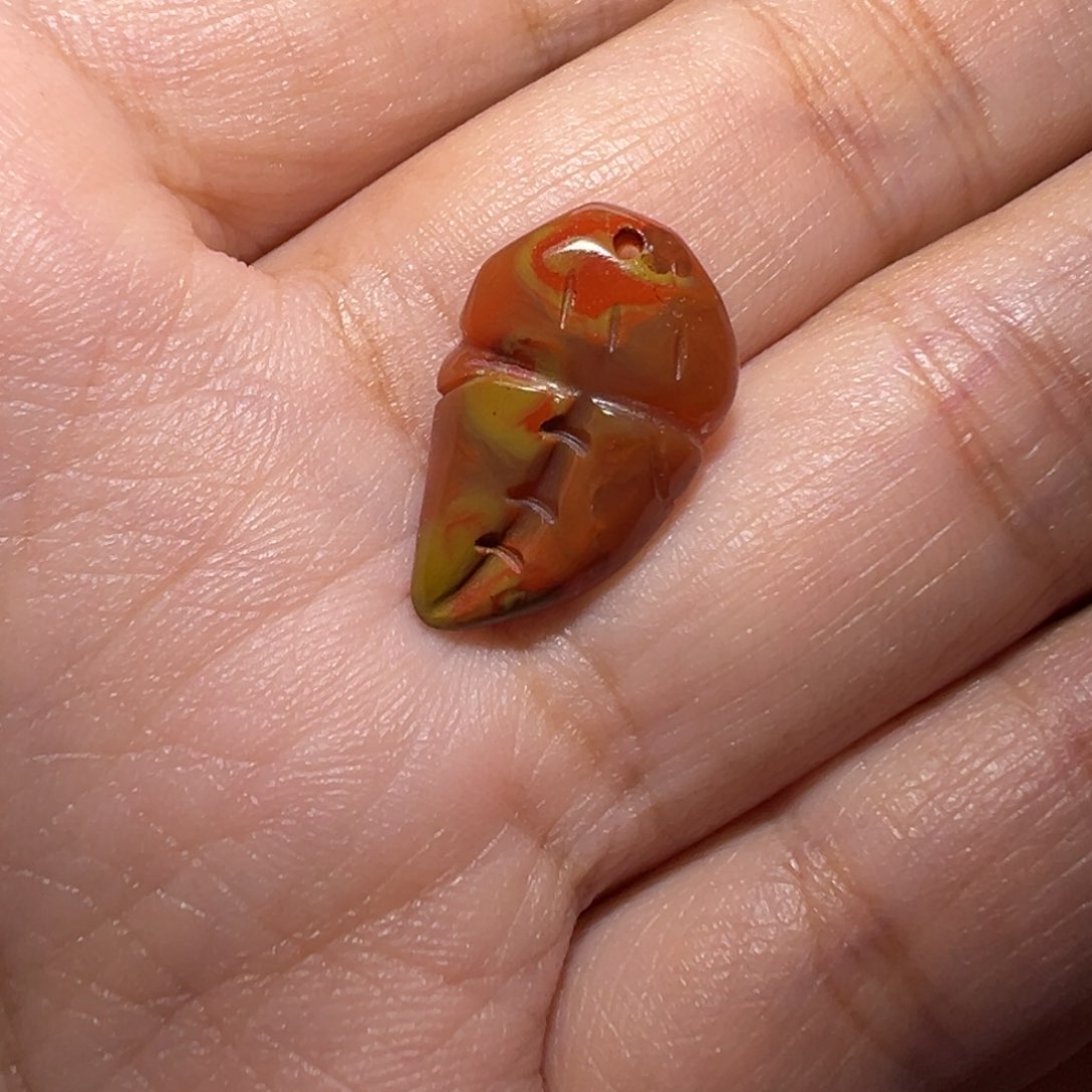 南红玛瑙珠宝奇石未镶嵌包浆侧挂
