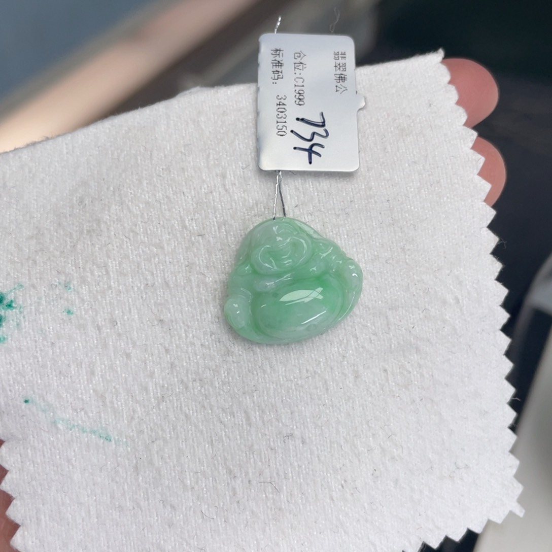 翡翠颈饰未镶嵌佛公