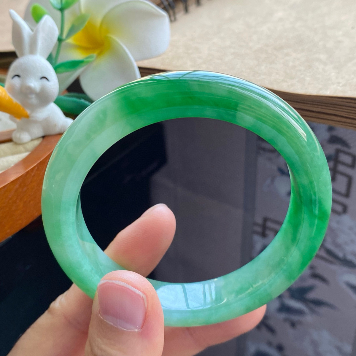 3.3批1386号翡翠手镯56.5-12.8-9.1翠绿色镯！色泽浓郁又鲜亮！