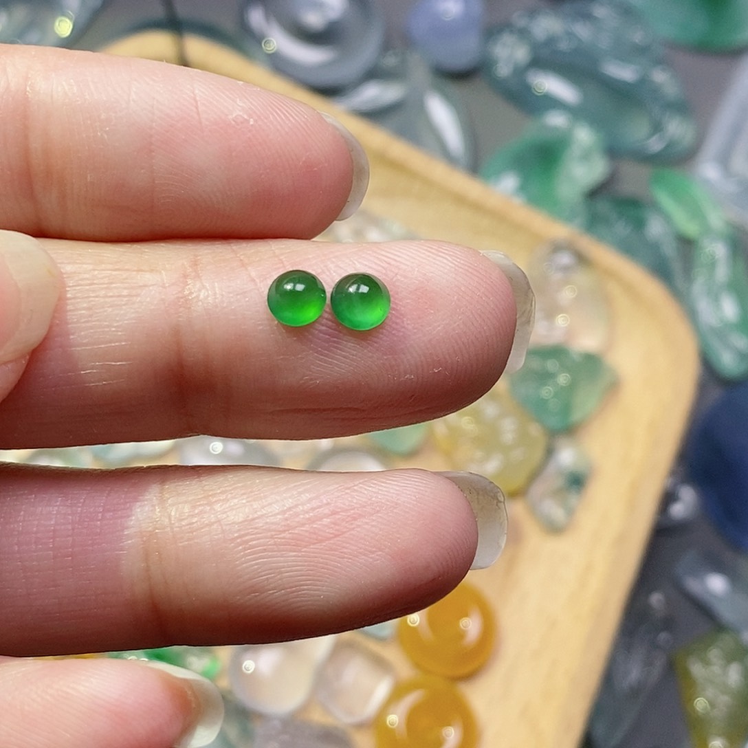 翡翠颈饰未镶嵌臭*～翡翠