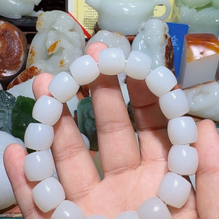 和田玉未镶嵌把件