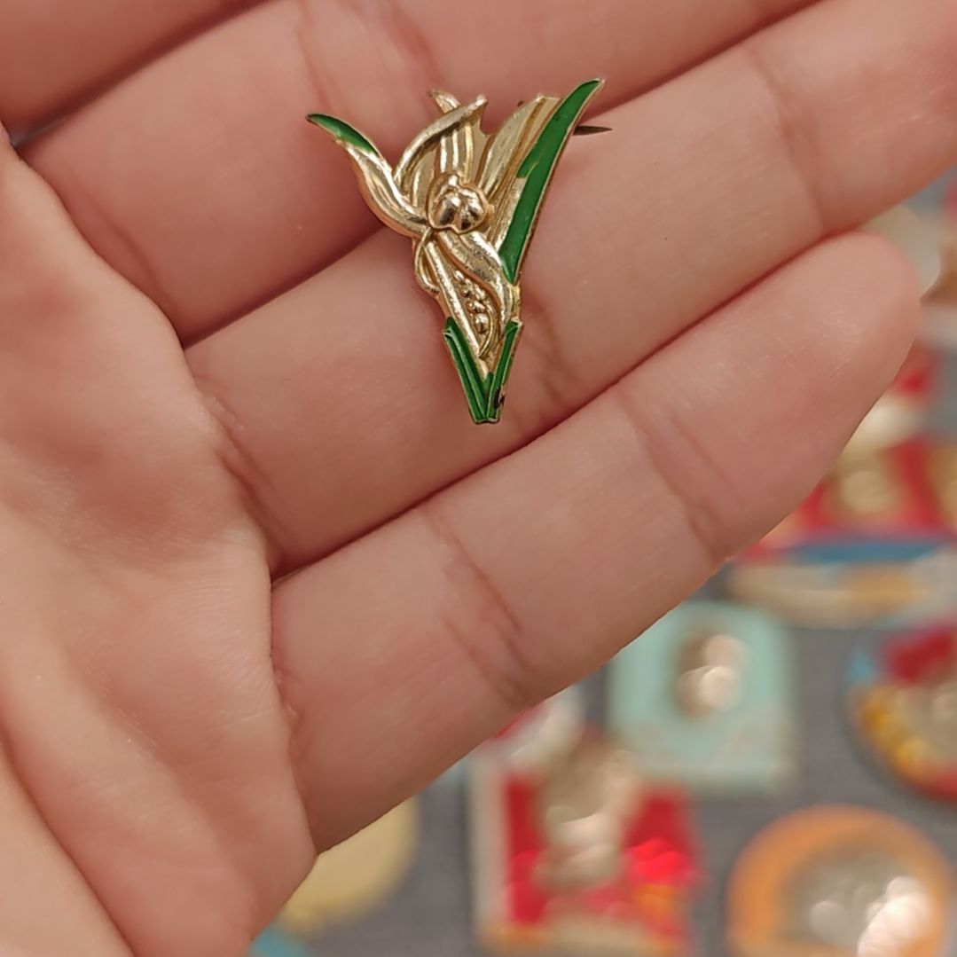 军***哥伟人爷爷徽章纪念品