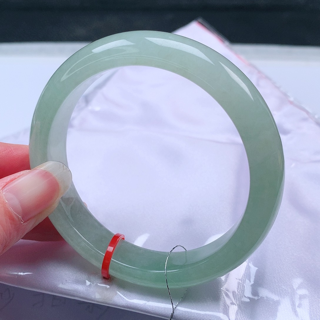 翡翠手镯未镶嵌56圈