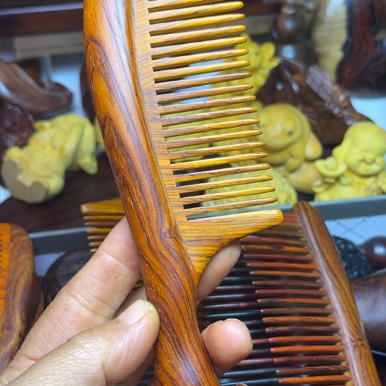 *****微奥黄檀木料木梳