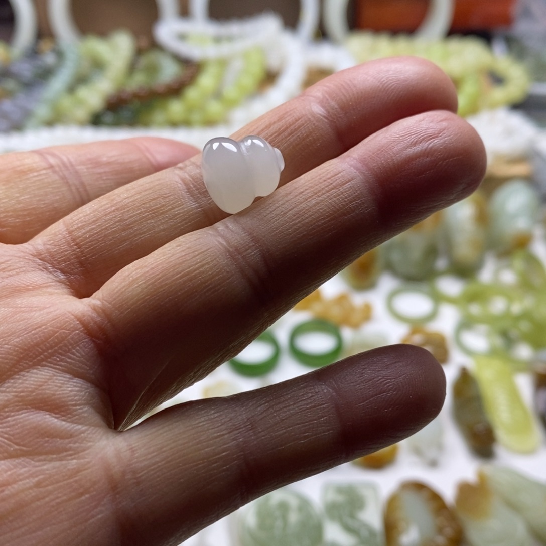 和田玉（糖玉）未镶嵌颈饰