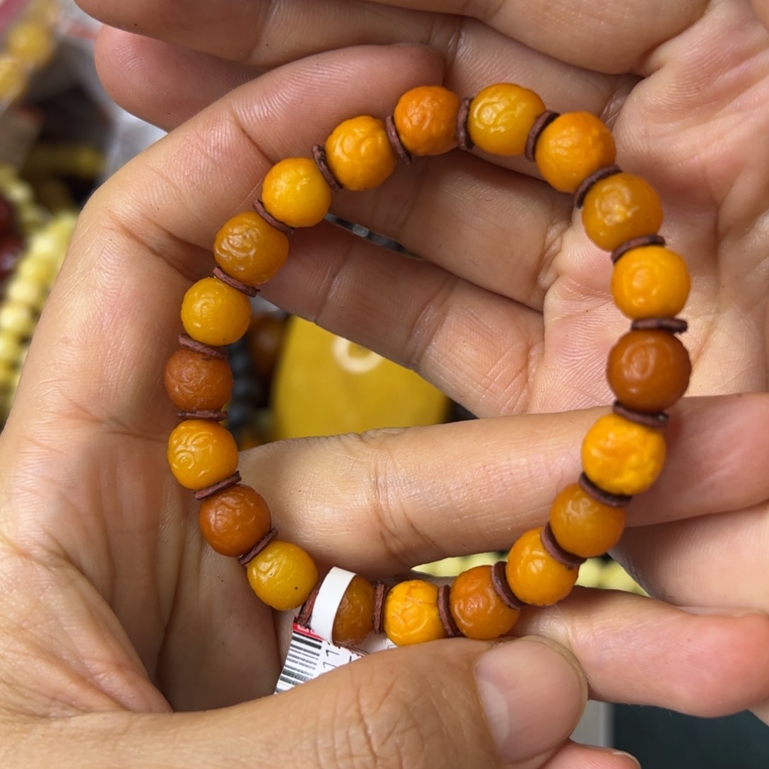 未镶嵌琥珀珠宝奇石95