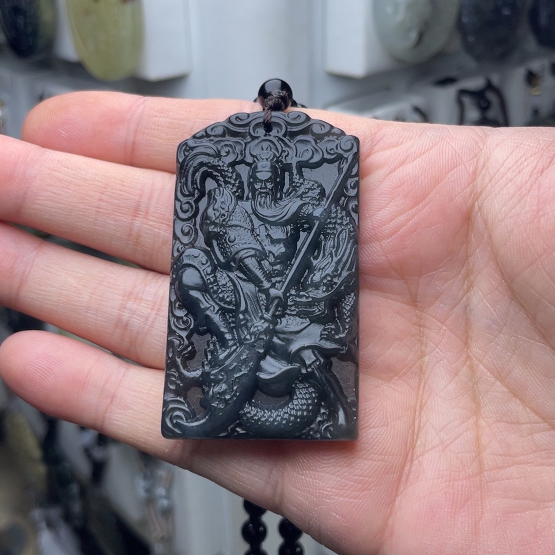 岫玉未镶嵌颈饰关公