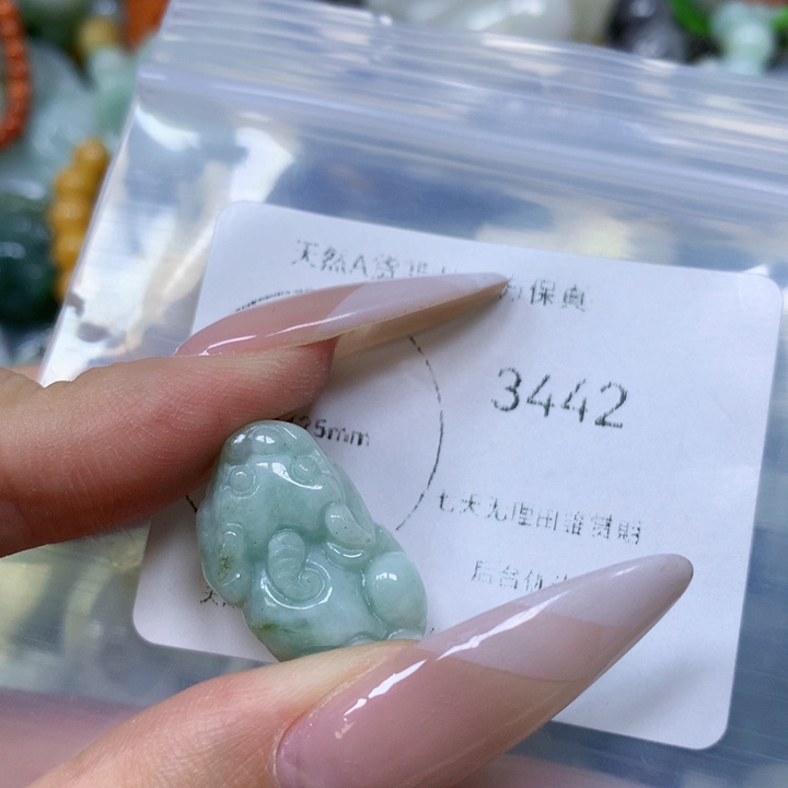 翡翠颈饰未镶嵌翡翠