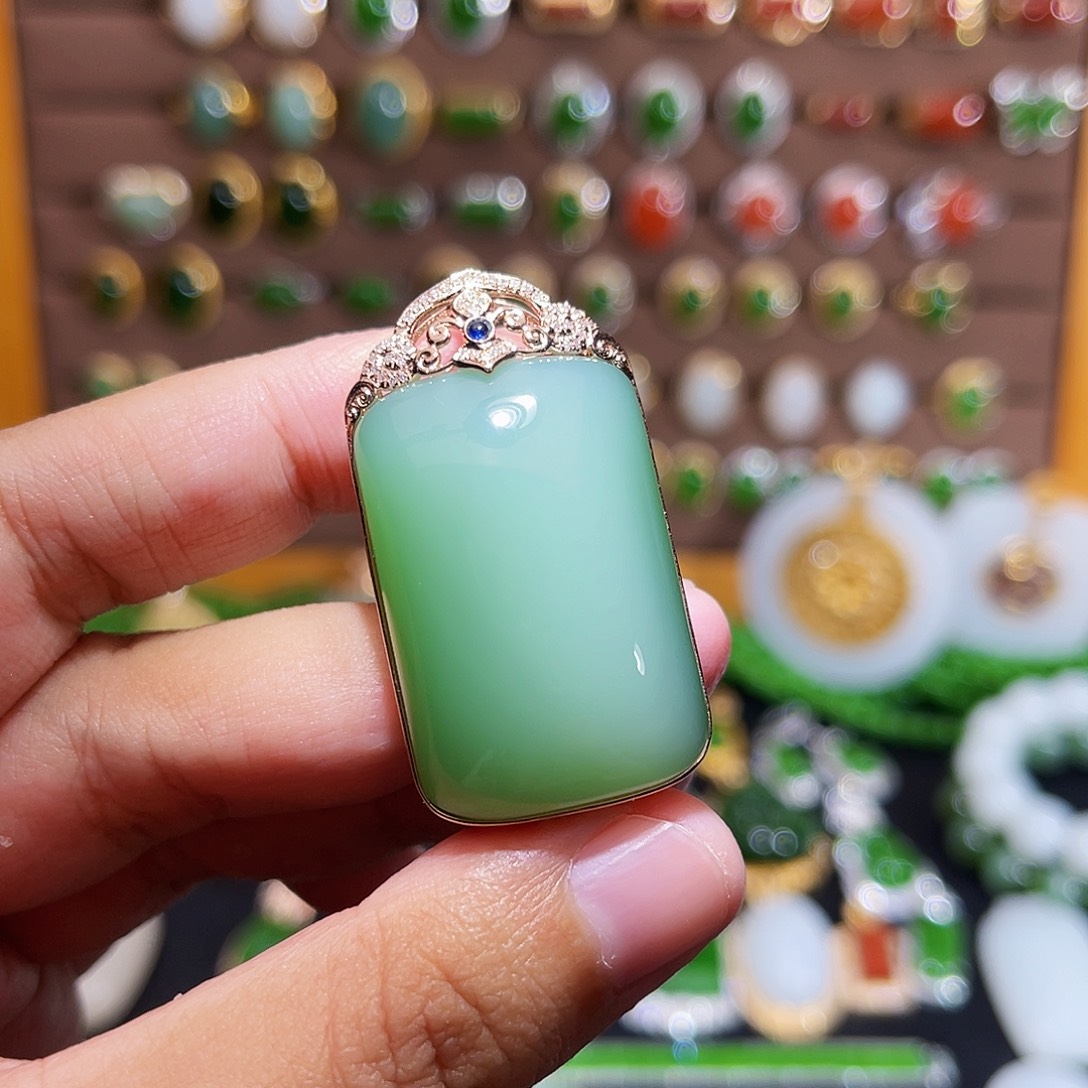 和田玉颈饰18K金镶嵌