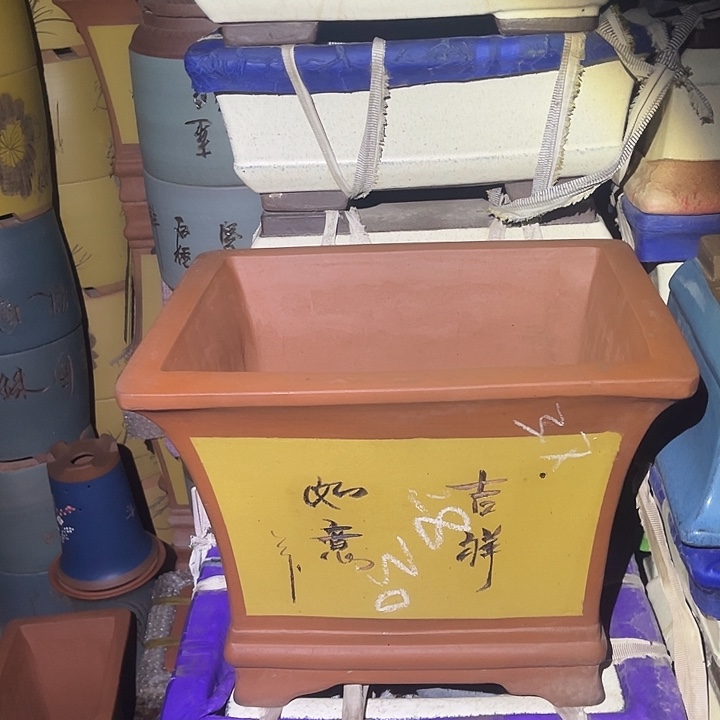 紫砂花盆紫砂花盆和小盆栽