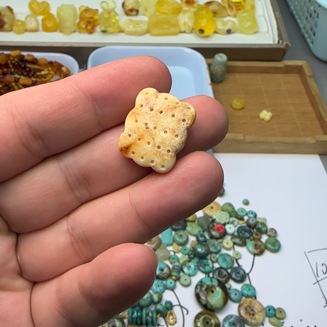 琥珀未镶嵌裸石1,5克