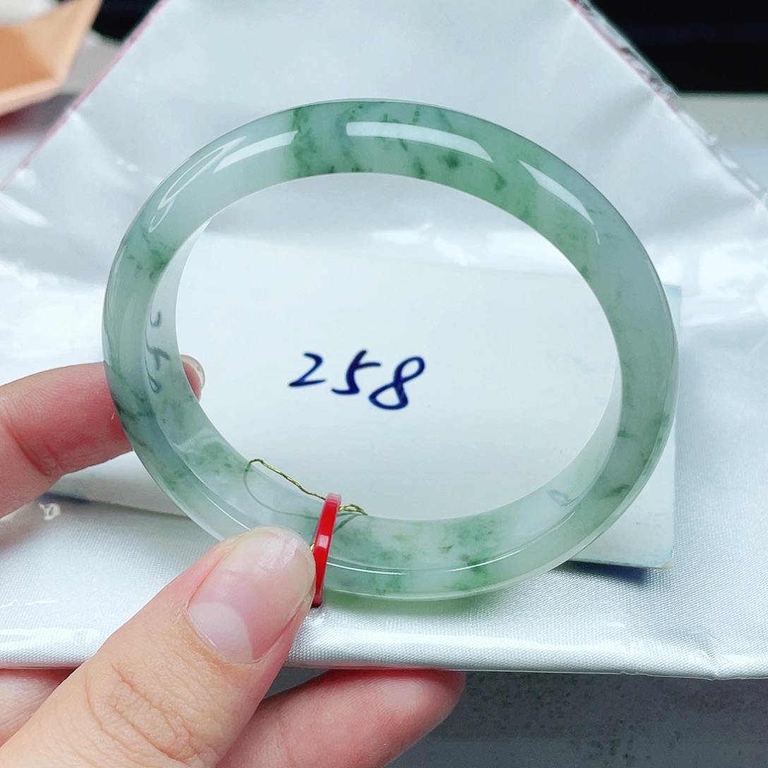 翡翠未镶嵌手镯（贵妃镯）贵妃53.6