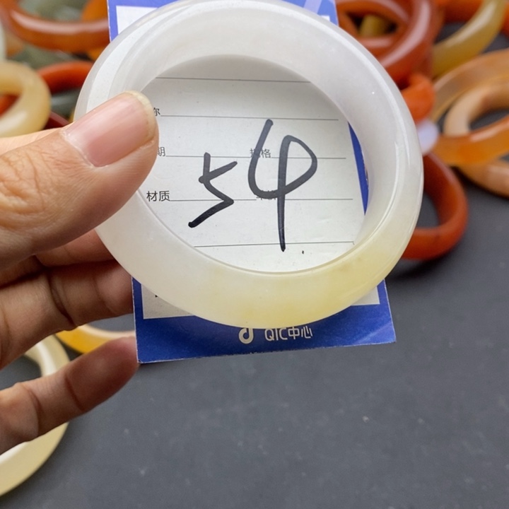 未镶嵌手镯石英质玉