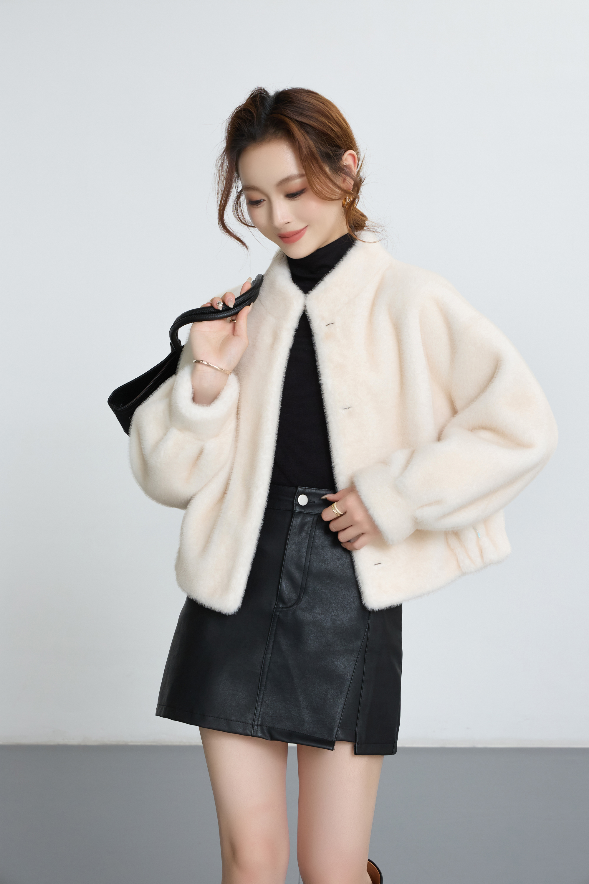 2025原创设计阳离子系列22短款冬季女短外套宽松立领轻奢上衣