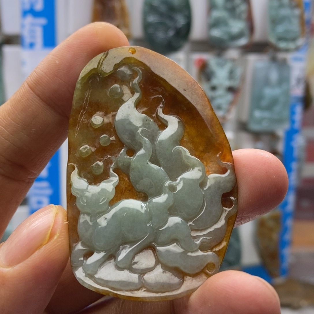 翡翠颈饰未镶嵌九尾