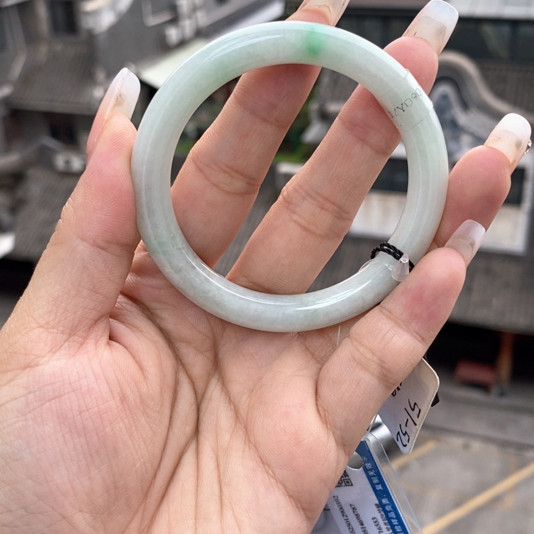 翡翠手镯未镶嵌52圈口