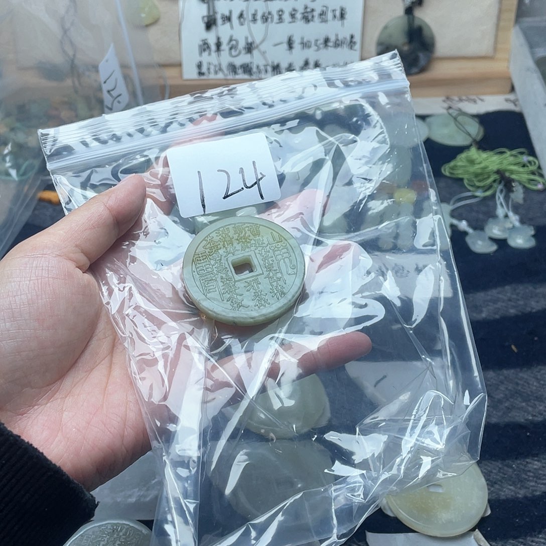 蛇纹石玉颈饰未镶嵌兴*?