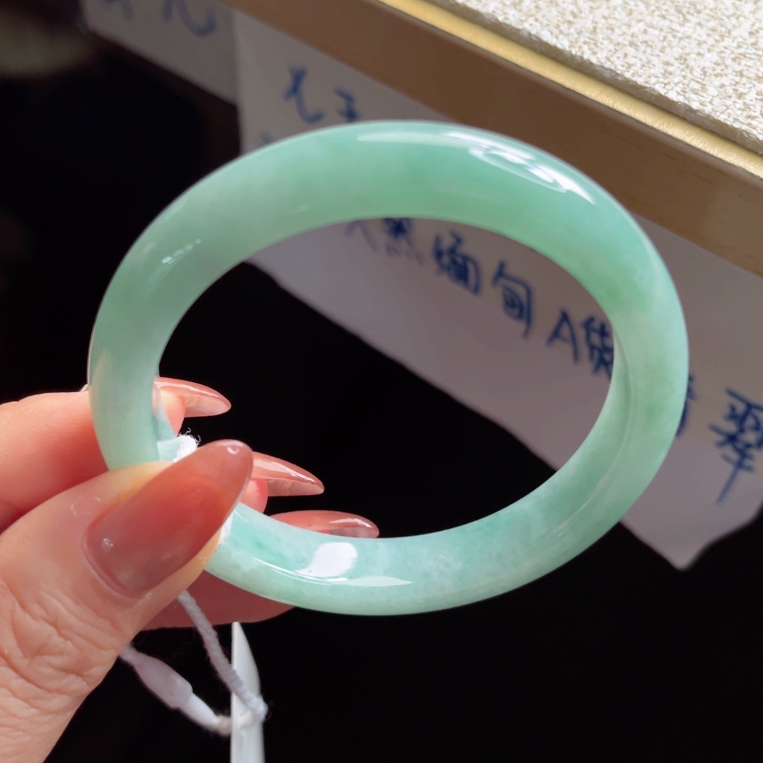 翡翠未镶嵌手镯手镯