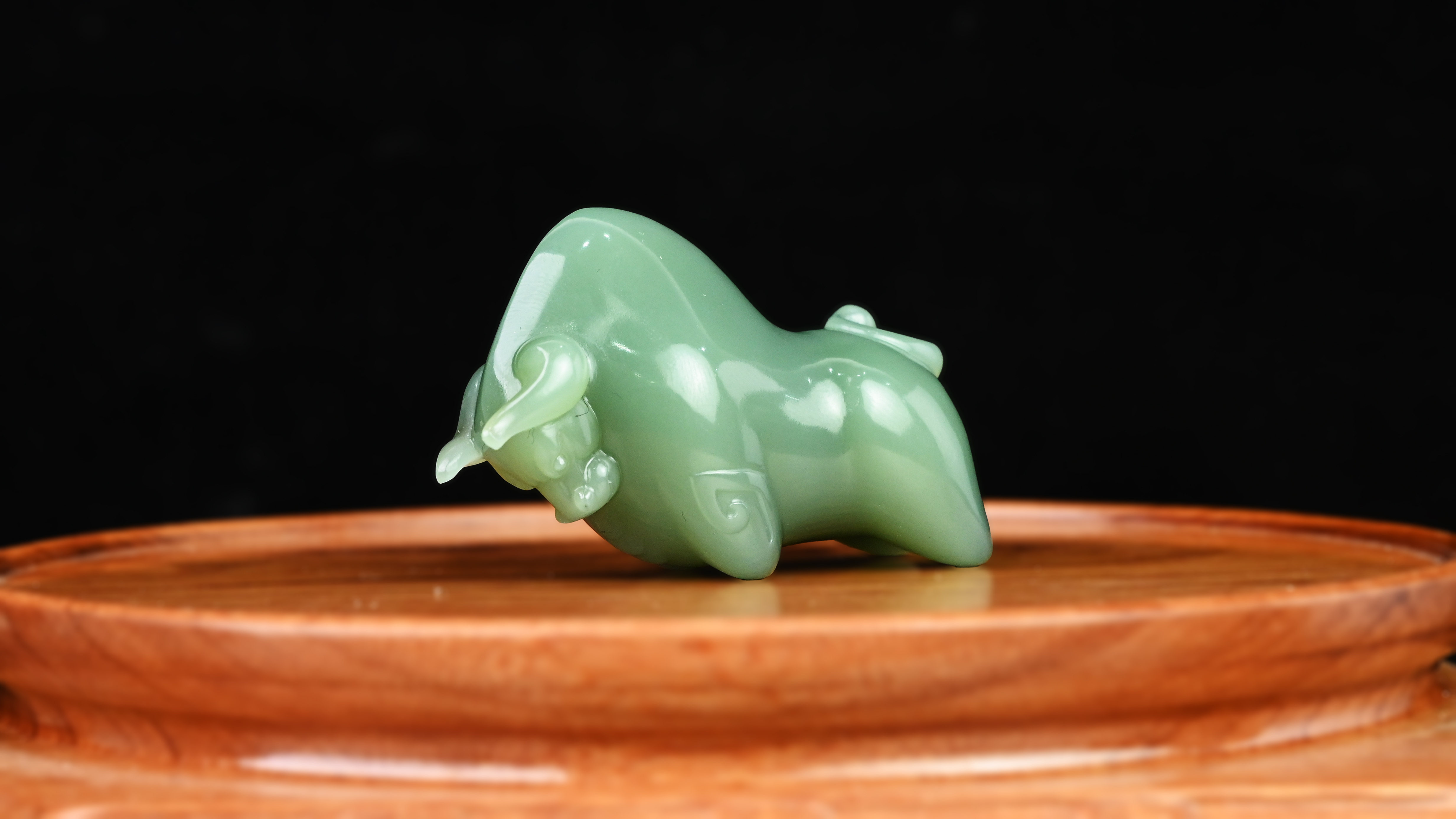 正宗和田玉鸭蛋青扭转乾坤精美饰品大师亲工雕刻