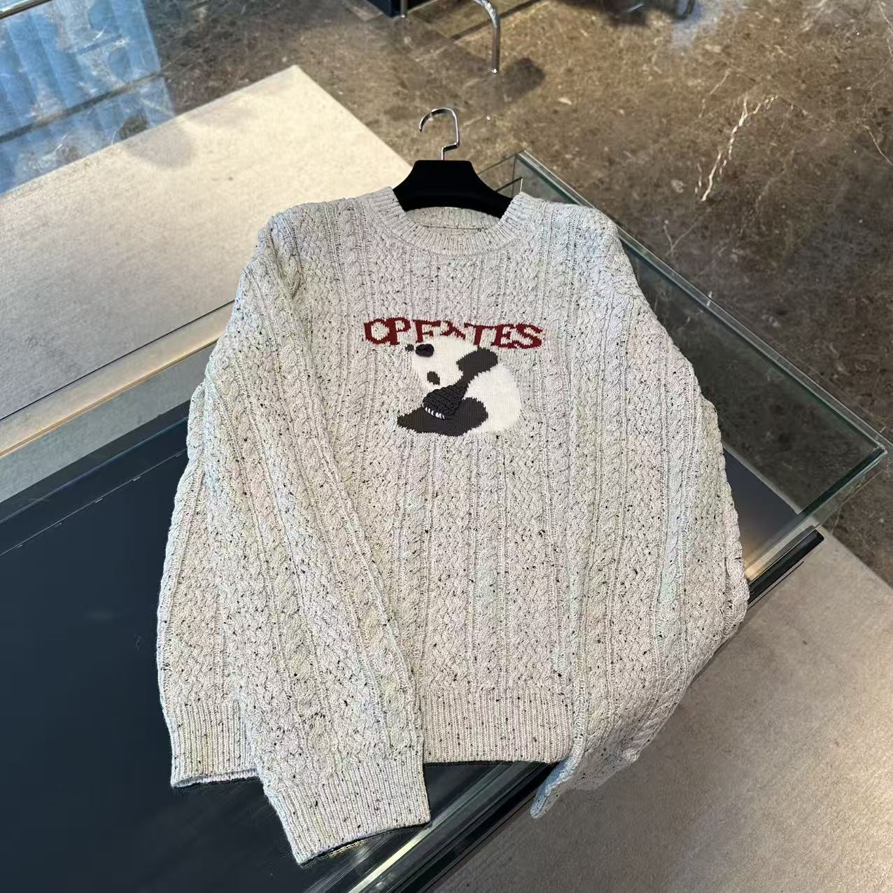 简约卡通熊猫刺绣套头毛衣 J000067