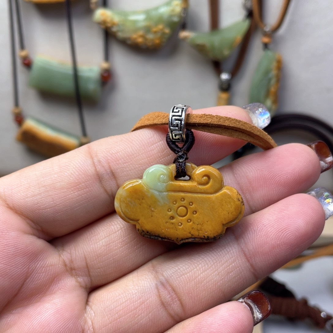 岫岩河磨玉（透闪石质玉）挂坠未镶嵌心****?