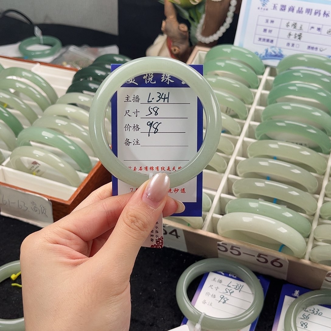 未镶嵌手镯石英质玉可**甜